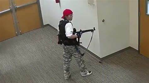 Mumford High School Detroit Shooting Today-Shooting threat prompts lockdown as police secure Mumford High School Detroit