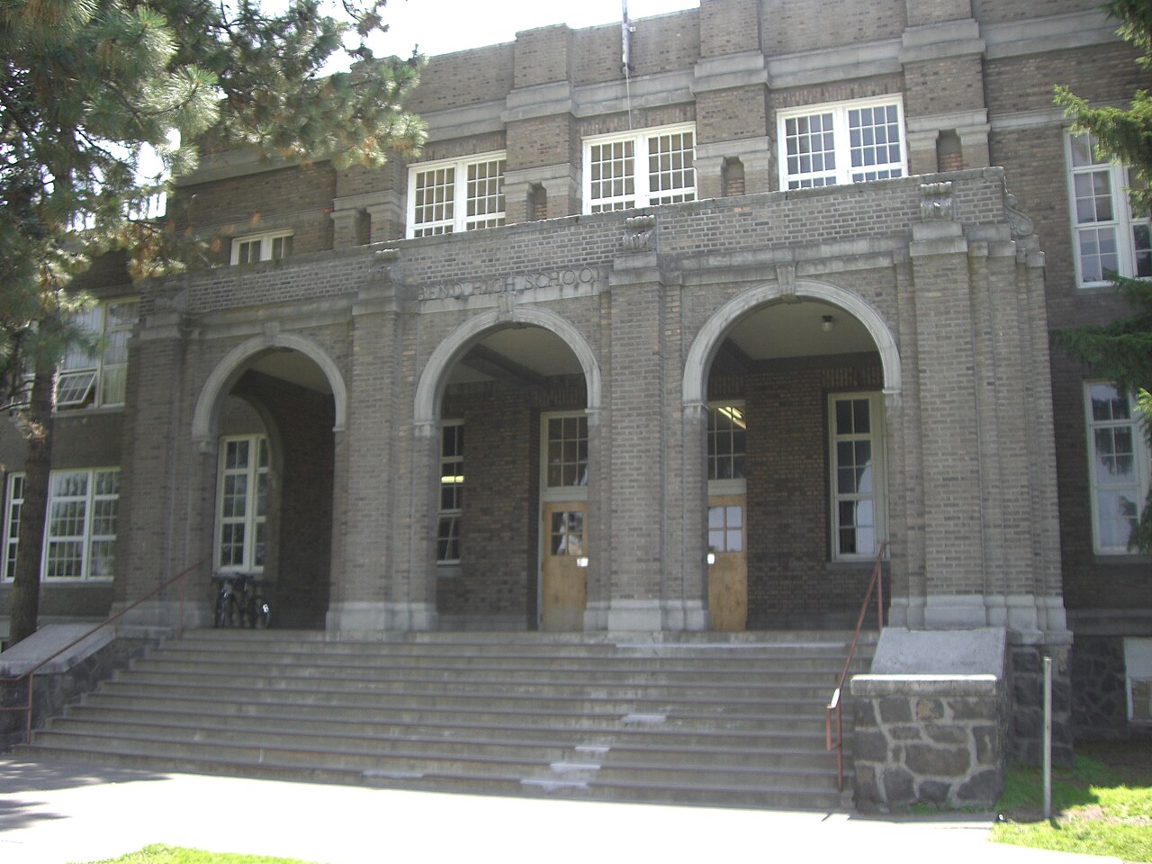 Cascade Middle School Shooting Today-Police respond to shooting at Cascade Middle School
