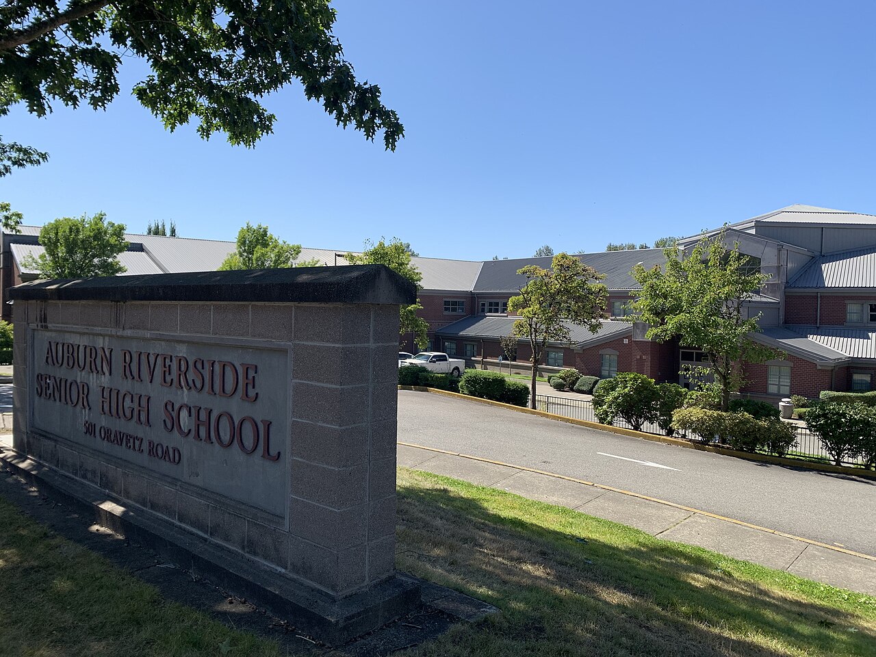 Riverside High School Lockdown Today-Police respond as Riverside High School remains on lockdown